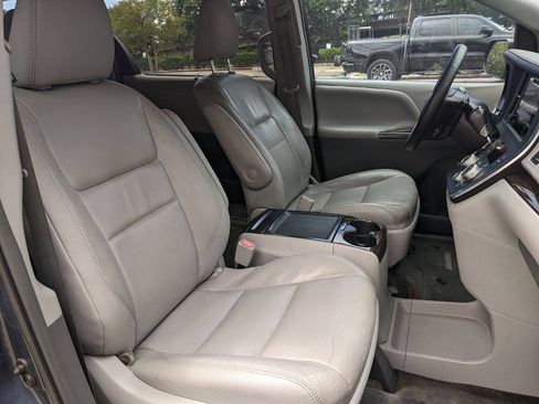 Used 2015 Toyota Sienna XLE w/ XLE Navigation Package FWD image 12