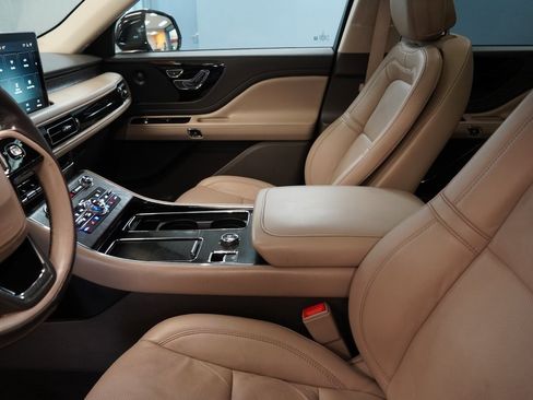 Used 2020 Lincoln Aviator Reserve w/ Equipment Group 201A image 8