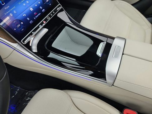 Used 2023 Mercedes-Benz C 300 Sedan image 11