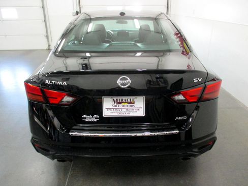 Used 2022 Nissan Altima 2.5 SV w/ SV Premium Package image 5