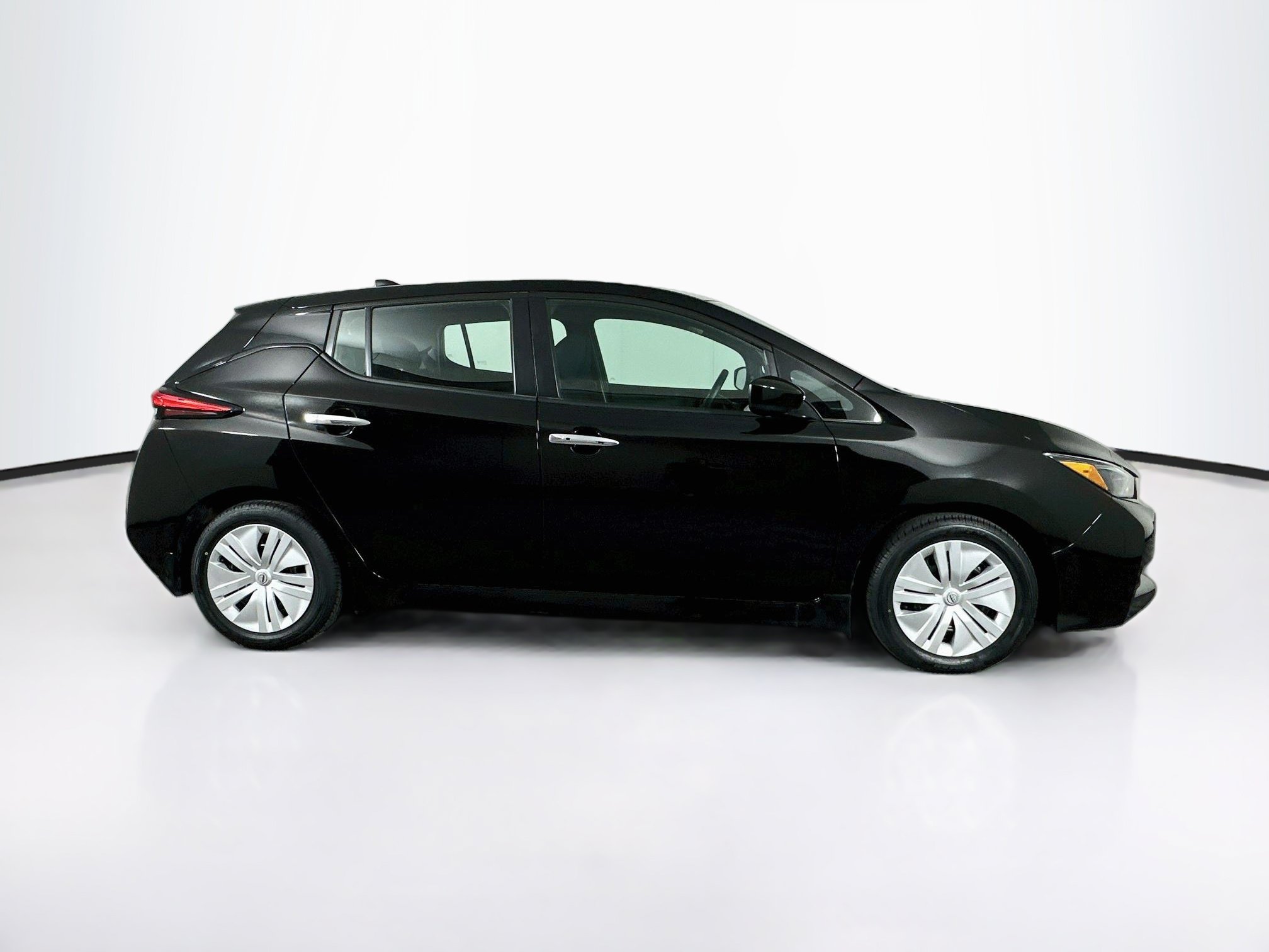 Used 2025 Nissan Leaf S FWD image 10