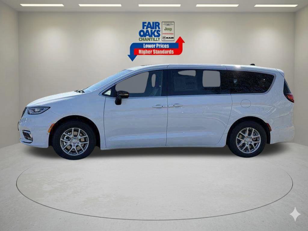 New 2026 Chrysler Pacifica Select FWD image 10