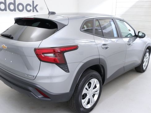 Certified 2024 Chevrolet Trax LS image 8