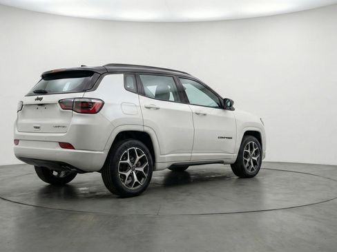 Used 2025 Jeep Compass Limited AWD/4WD image 9