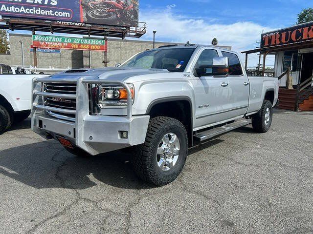 Used 2017 GMC Sierra 3500 SLT w/ Duramax Plus Package AWD/4WD image 2