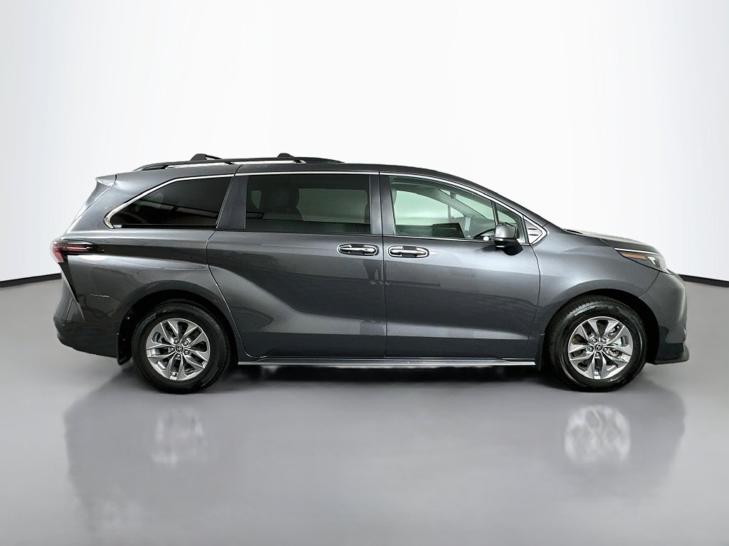 Certified 2025 Toyota Sienna XLE w/ XLE Plus Package FWD image 4