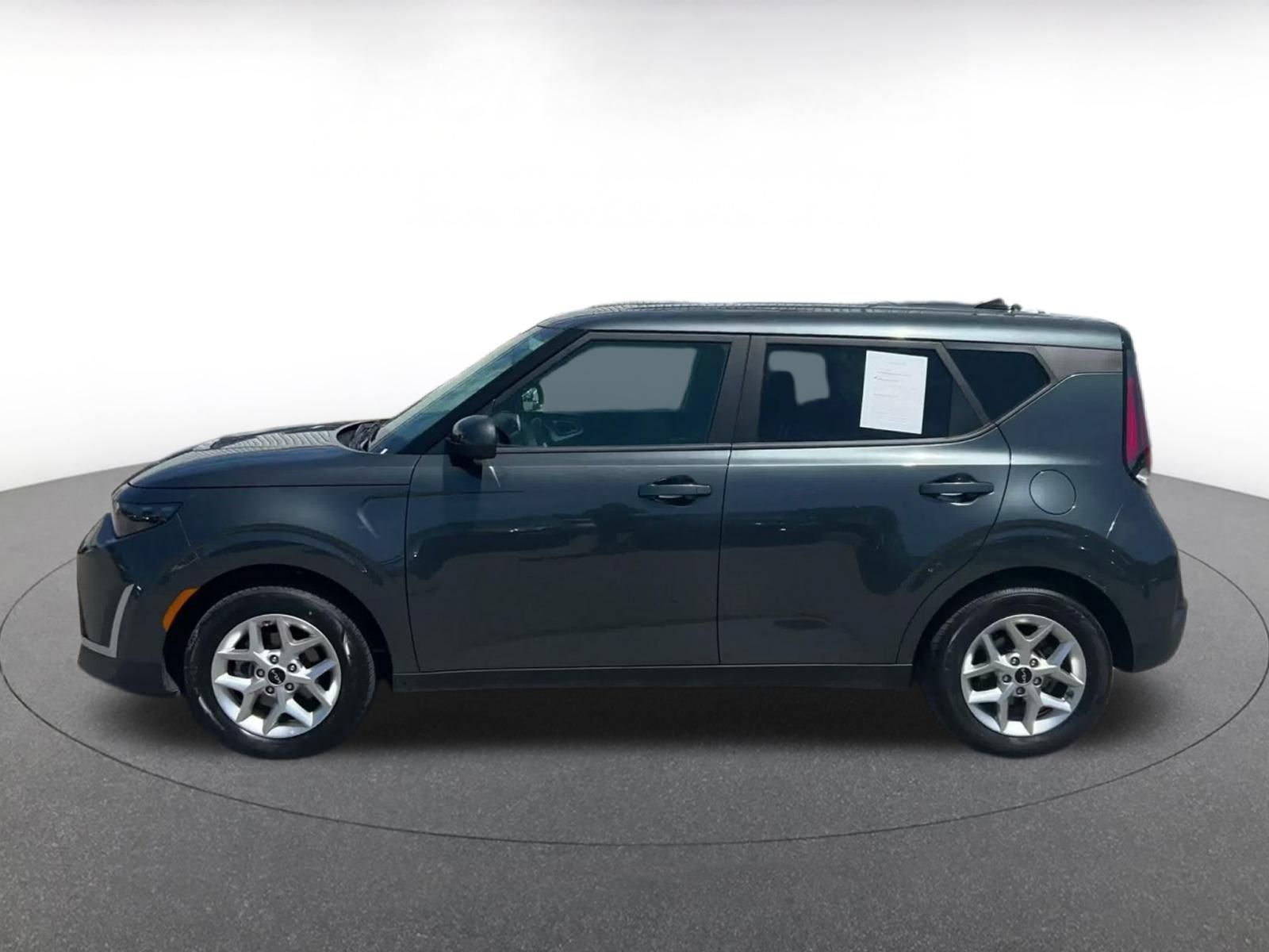 Used 2025 Kia Soul LX w/ LX Technology Package FWD image 8