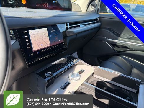 Used 2025 Lincoln Navigator L Reserve image 10