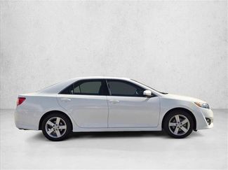 Used 2014 Toyota Camry SE w/ Moonroof Package video 4