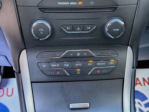 Used 2018 Ford Edge SEL w/ Equipment Group 201A AWD/4WD image 17