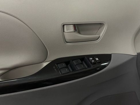 Used 2011 Toyota Sienna LE image 14