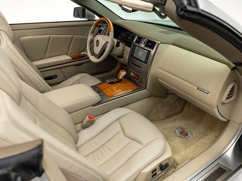 Used 2005 Cadillac XLR image 35