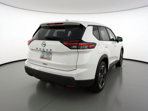 Used 2025 Nissan Rogue SV FWD image 9