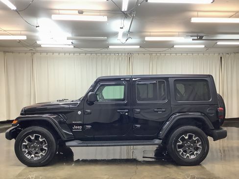 Used 2024 Jeep Wrangler Unlimited Sahara w/ Technology Group AWD/4WD image 10