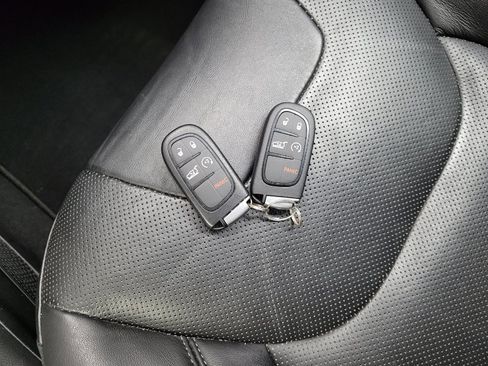 Used 2021 Jeep Cherokee Limited AWD/4WD image 32