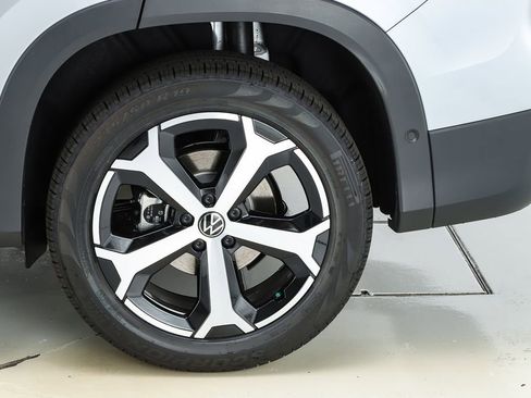 New 2026 Volkswagen Tiguan SE image 45