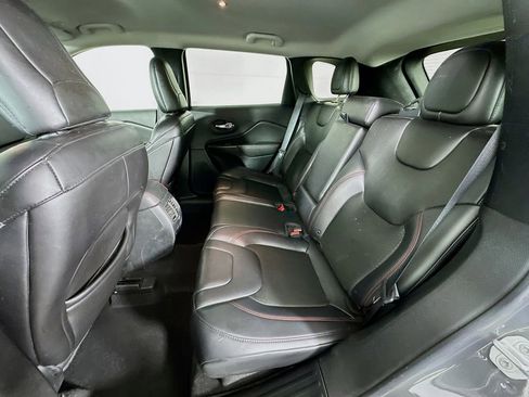 Used 2019 Jeep Cherokee Trailhawk w/ Cold Weather Group image 31