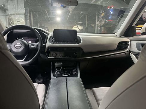 Used 2023 Nissan Rogue SV image 13