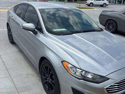 Used 2020 Ford Fusion SE w/ Equipment Group 151A FWD image 5