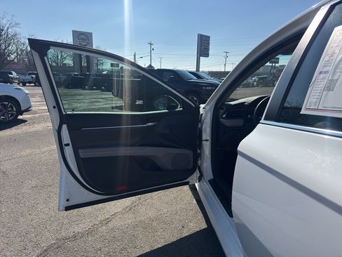 Used 2020 Toyota Camry LE image 18