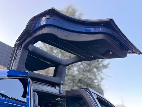 Used 2022 Tesla Model X image 41