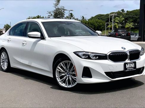 Used 2024 BMW 330e w/ Convenience Package RWD image 33