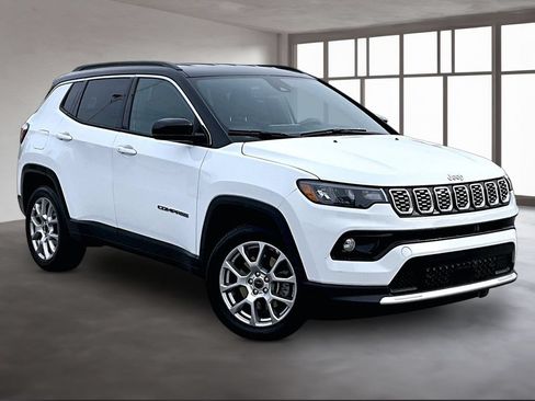 Used 2025 Jeep Compass Limited AWD/4WD image 13