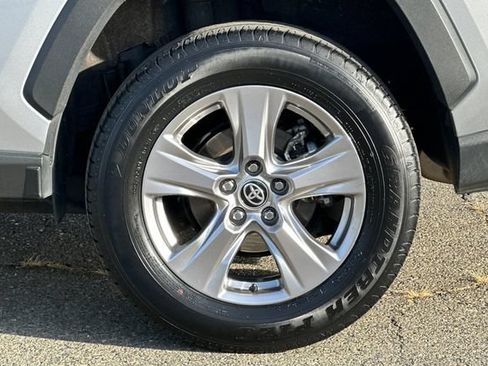Used 2024 Toyota RAV4 XLE FWD image 31