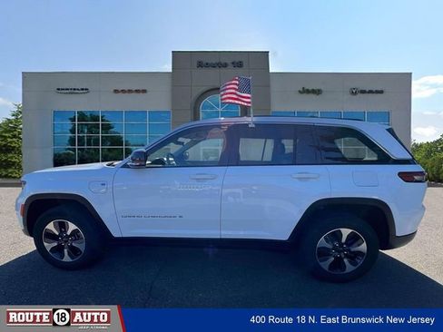 Used 2022 Jeep Grand Cherokee Limited 4xe w/ Luxury Tech Group II AWD/4WD image 6