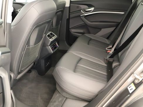 Certified 2022 Audi e-tron Premium image 28