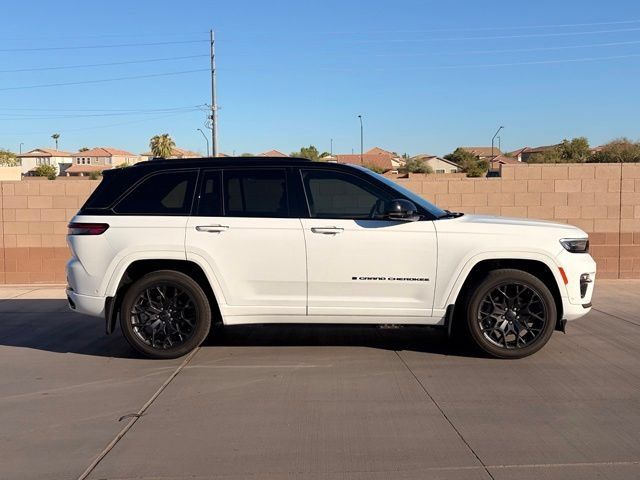 Used 2024 Jeep Grand Cherokee Summit AWD/4WD image 6