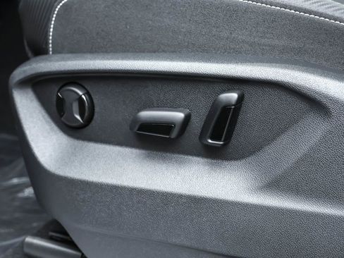 New 2026 Volkswagen Atlas Cross Sport SE image 10