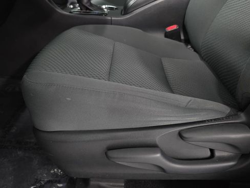 Used 2019 Toyota Highlander LE AWD/4WD image 23