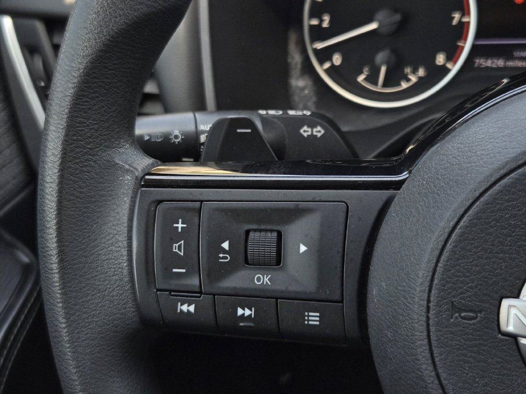 Certified 2023 Nissan Rogue SV FWD image 25