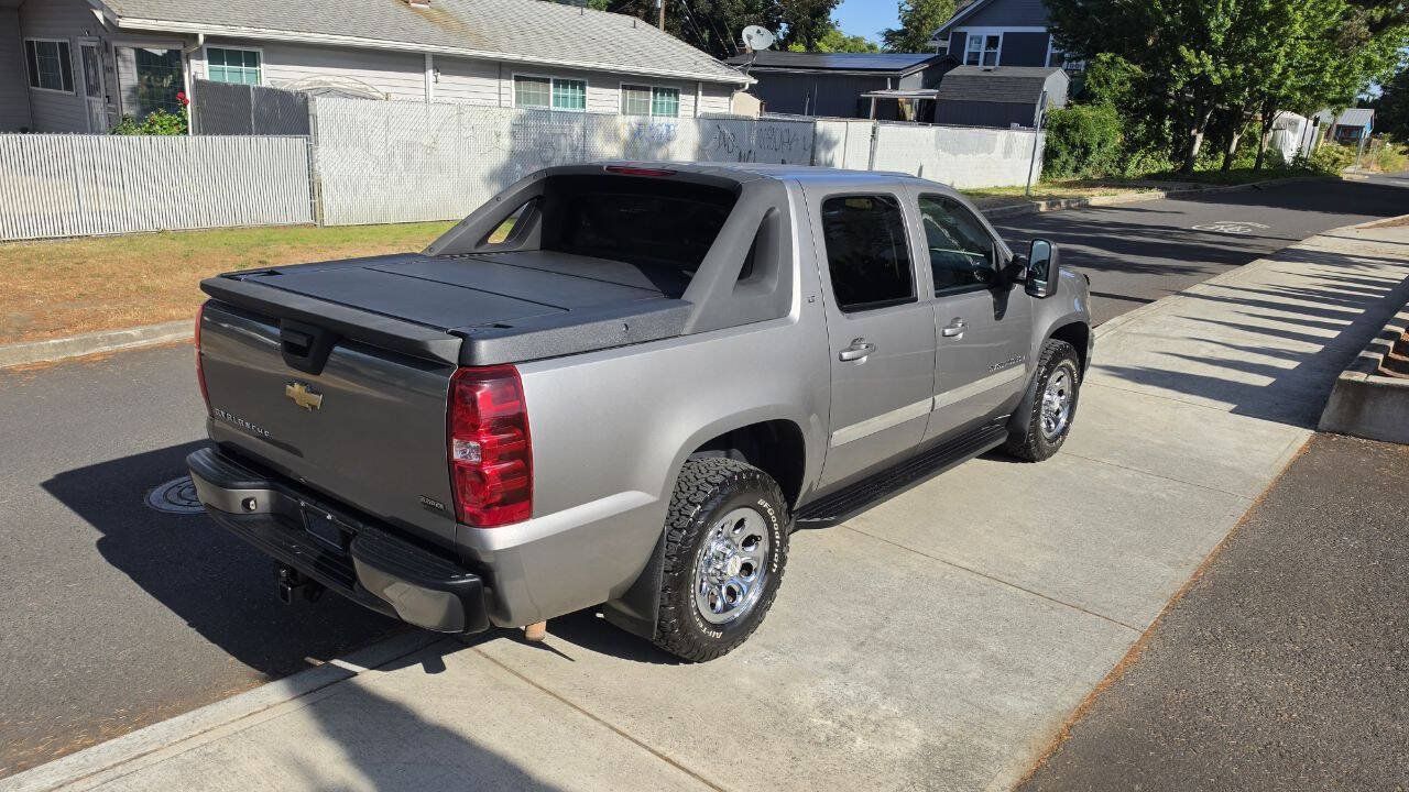 Used 2008 Chevrolet Avalanche LT AWD/4WD image 5