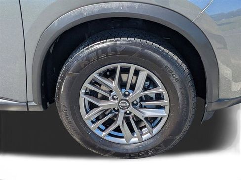 Used 2023 Nissan Rogue S image 17