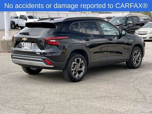 Certified 2025 Chevrolet Trax LT w/ LT Convenience Package FWD image 7