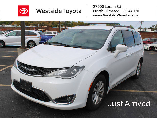 Used 2017 Chrysler Pacifica Touring-L FWD image 1