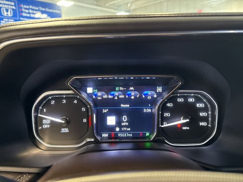 Used 2021 GMC Yukon Denali w/ Denali Premium Package image 12