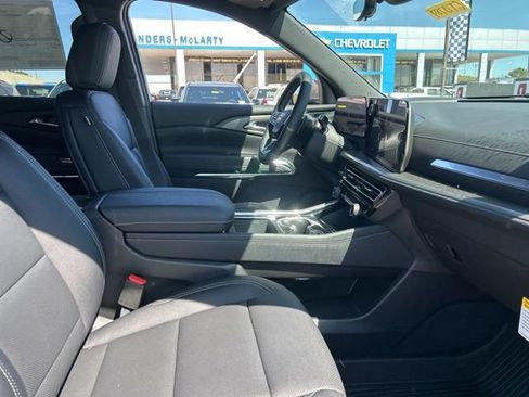 New 2026 Chevrolet Traverse LT w/ Sun and Wheel Package FWD image 34