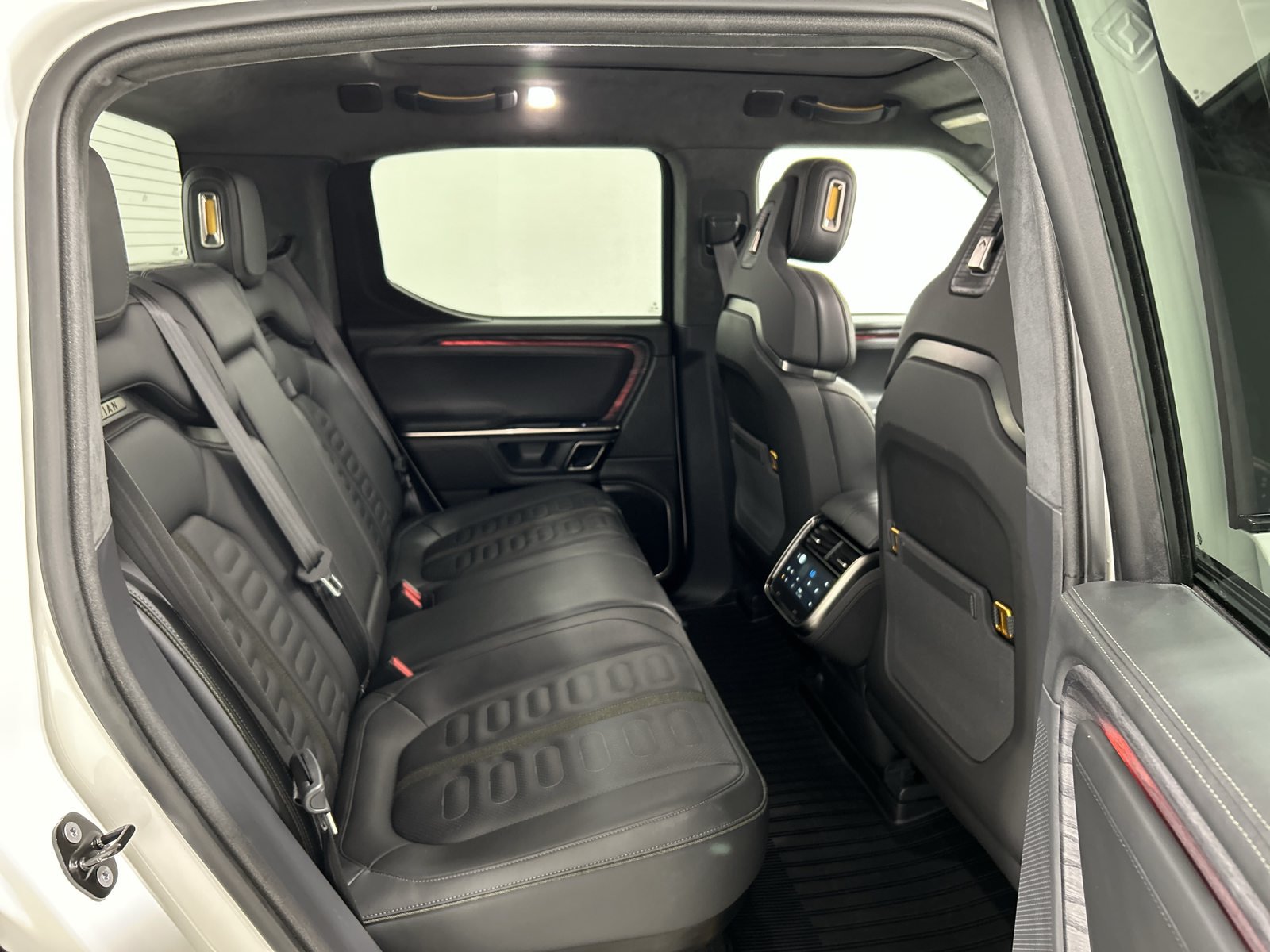 Used 2022 Rivian R1T Adventure AWD/4WD image 22