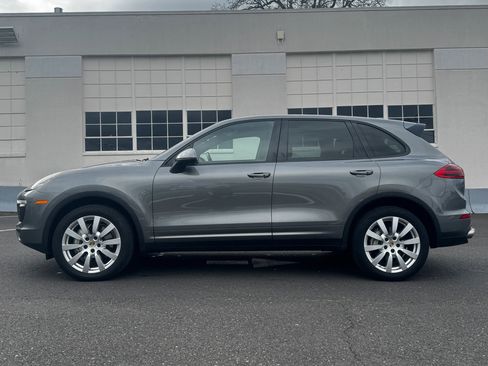 Used 2017 Porsche Cayenne S image 3