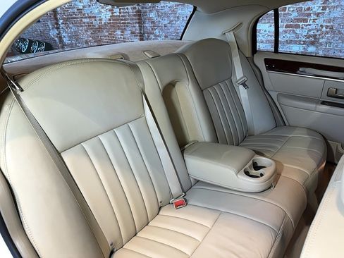 Used 2007 Lincoln Town Car Signature RWD image 69