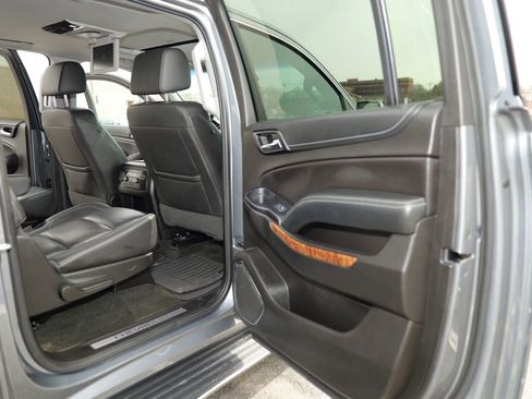 Used 2018 Chevrolet Suburban Premier image 28