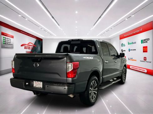 Used 2017 Nissan Titan SL image 8