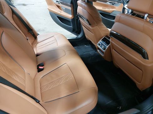 Used 2020 BMW 750i xDrive image 11