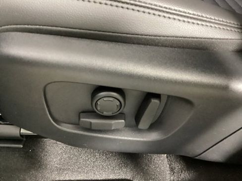 New 2025 Land Rover Discovery Sport S image 25