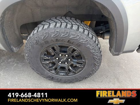 Used 2023 Chevrolet Silverado 1500 ZR2 image 13