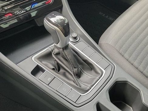 Certified 2025 Volkswagen Jetta S FWD image 25