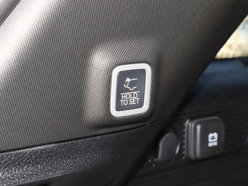 New 2025 Jeep Grand Cherokee Laredo w/ Luxury Tech Group I image 16